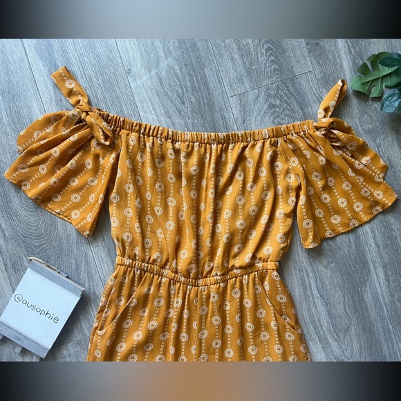 AUW boho off the shoulder cropped wide leg jumpsuit in golden yellow. Size 6 - Picture 5 of 13
